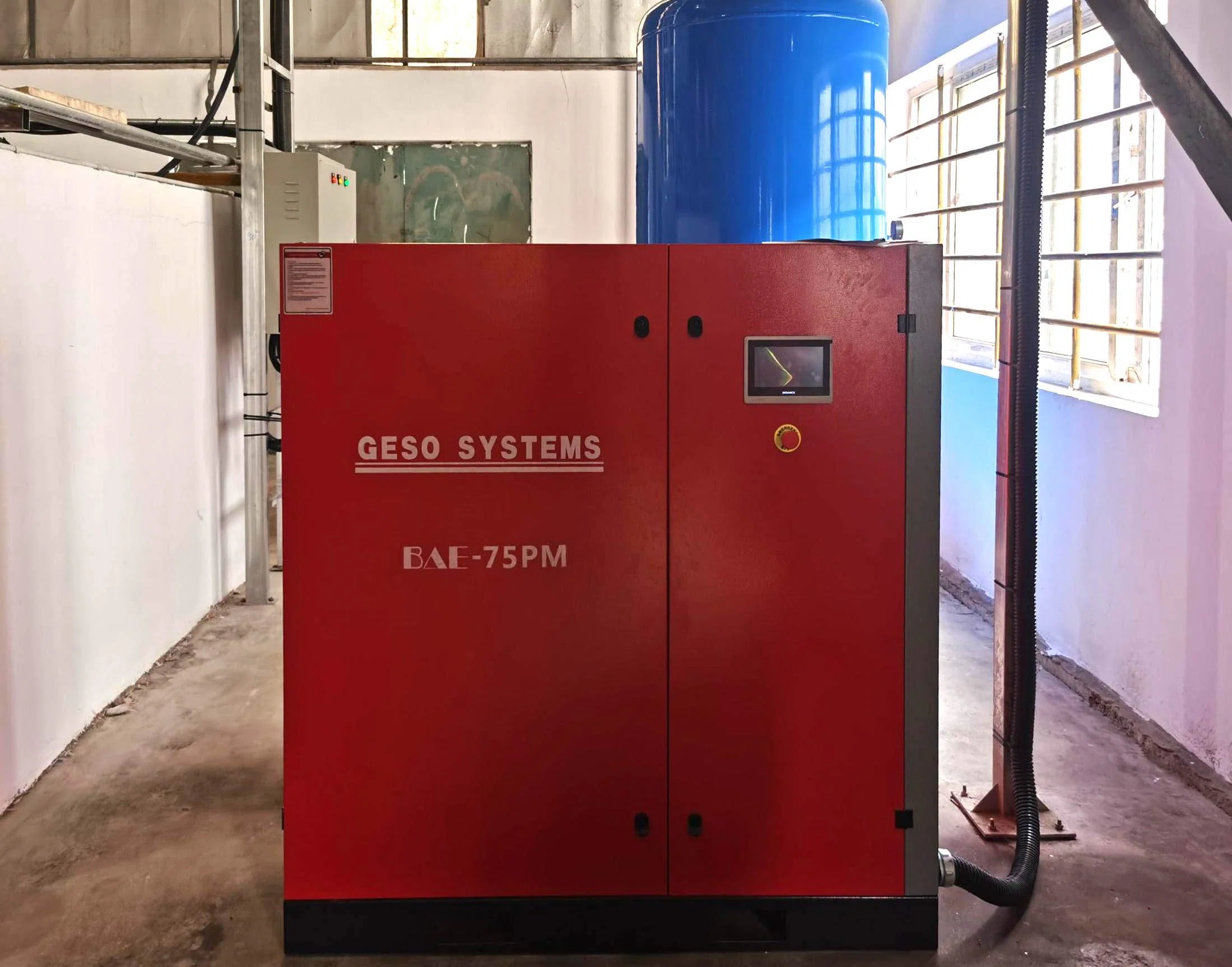 Solution de compresseur à vis de 75 kW pour la fabrication de produits chimiques et de revêtements